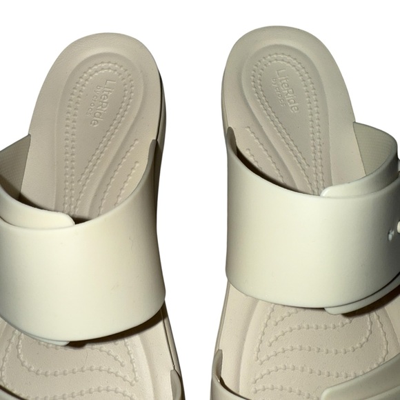 CROCS Brooklyn Buckle Low Low - Picture 2 of 5